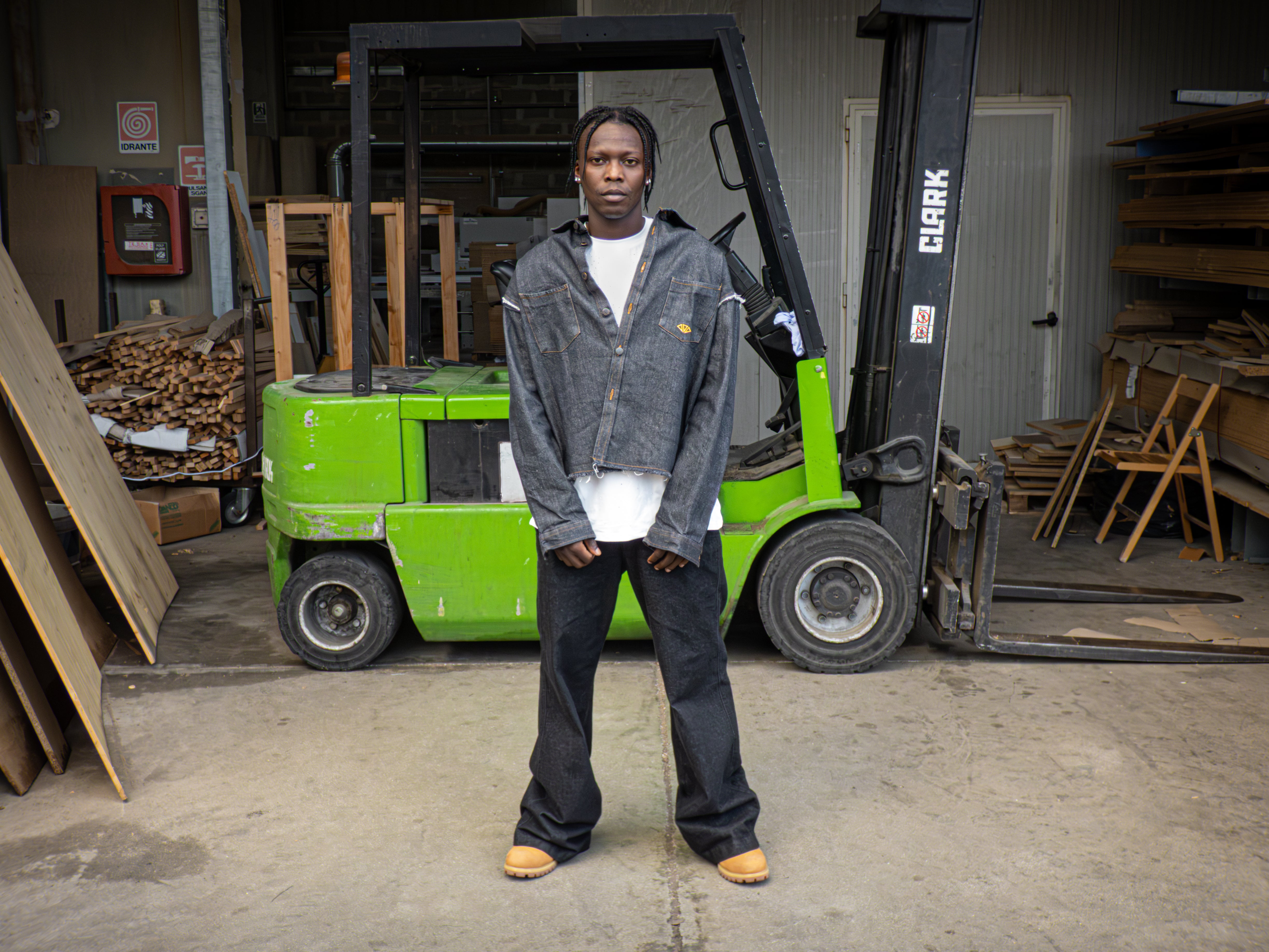 DENIM ESSENTIAL - BLACK JACKET